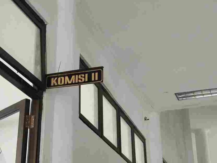 Tidak Becus Awasi Proyek PEN, Anggota Komisi II DPRD Lembata Marah dan Sebut PPK Bandel