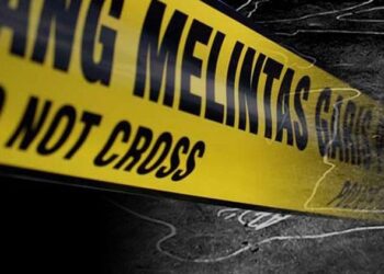 Seorang Pengendara Celaka Karena Badan Jalan di Depan SPBU Lamahora Dijadikan Tempat Parkir Puluhan Dump Truk