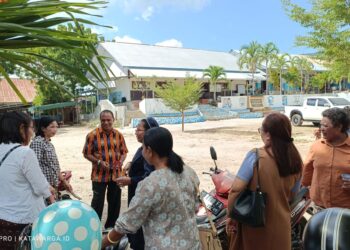 Cinta Almamater, Alumni Angkatan 1990 Kunjungi SMAN 1 Nubatukan dan Sumbang Puluhan Kursi