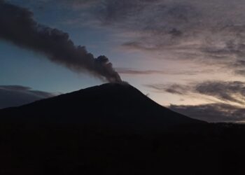 Gunung Ile Lewotolok Kembali Sembur Abu Vulkanik, Warga Lembata Diminta Waspada