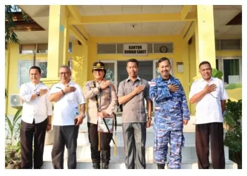 Bentuk Kemitraan, Kapolres Vivick Tjangkung Hadiri Operasi Katarak Peringatan HUT TNI AU Ke-76 di RSUD Lewoleba