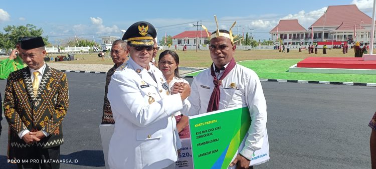 HUT RI Ke-78 di Lembata, Fransiskus Boli Raih Penghargaan Kepala Desa Teladan