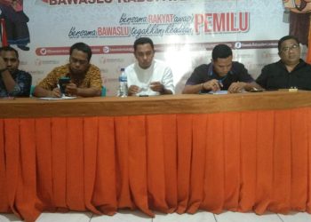 Anggota Bawaslu NTT Amrunur Monev di Bawaslu Lembata, Bahas Persiapan Pemilu 2024
