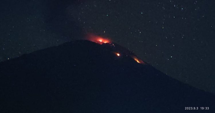 Gunung Ile Lewotolok Kembali Sembur Material Vulkanik, Masyarakat Harus Waspada
