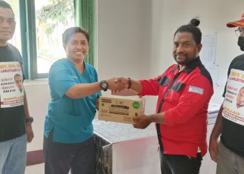 Tekan Laju Stunting, DPD RI Angelo Wake Kako Salurkan 1.044 Paket PMT untuk Ibu Hamil dan Bayi Balita di Lembata