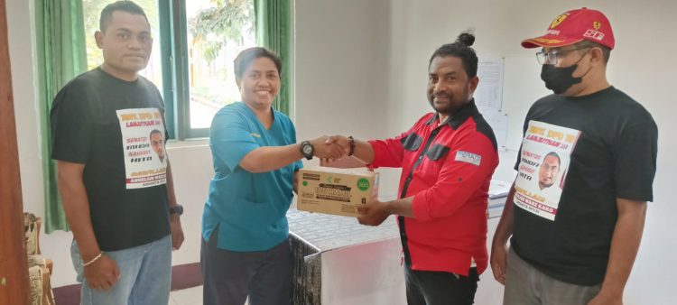 Tekan Laju Stunting, DPD RI Angelo Wake Kako Salurkan 1.044 Paket PMT untuk Ibu Hamil dan Bayi Balita di Lembata