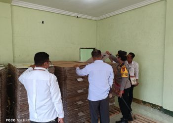 Kapolres Vivick Tjangkung Pantau Kesiapan Logistik Pemilu 2024 di KPU Lembata