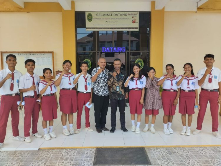 Siswa SMA Frater Don Bosco Wawancara Pimpinan dan Pejabat Pengadilan Negeri Lembata