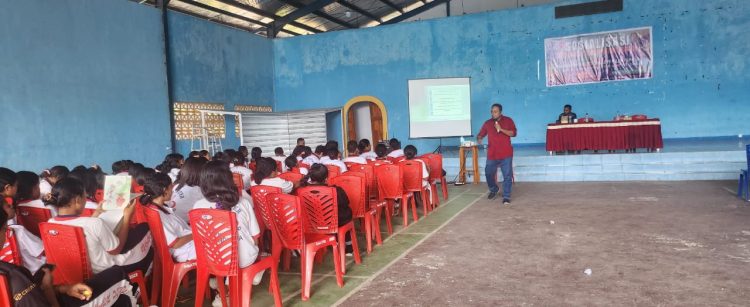 Siswa SMA Frateran Don Bosco Lewoleba Ikut Sosialisasi Pendidikan Politik dari KPU dan Bawaslu