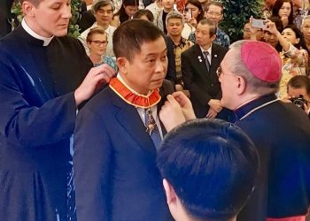 Paus Fransiskus Angkat Ignasius Jonan Menjadi Komandan Kstaria St. Gregorius Agung