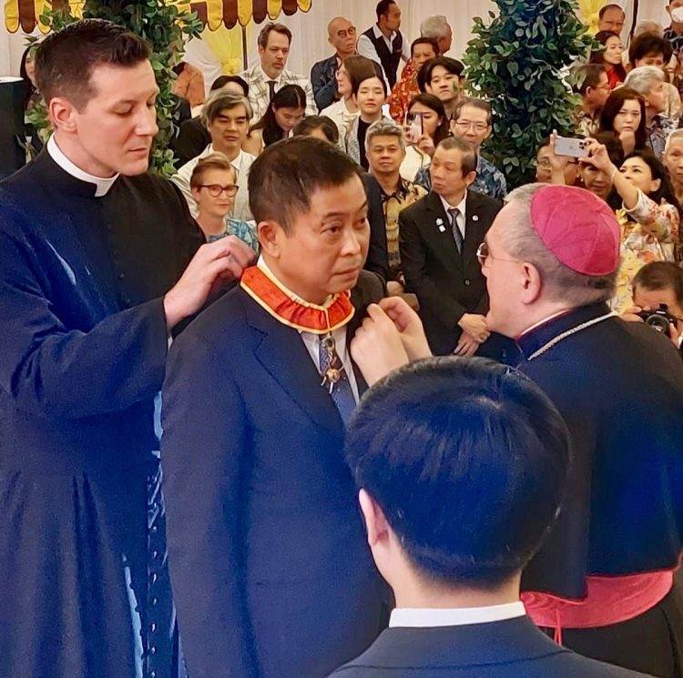 Paus Fransiskus Angkat Ignasius Jonan Menjadi Komandan Kstaria St. Gregorius Agung