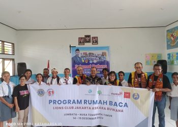 Lembata Zona Merah Literasi, Lions Club Salurkan Buku Pelajaran dan Perangkat Komputer Gratis untuk Tiga Sekolah