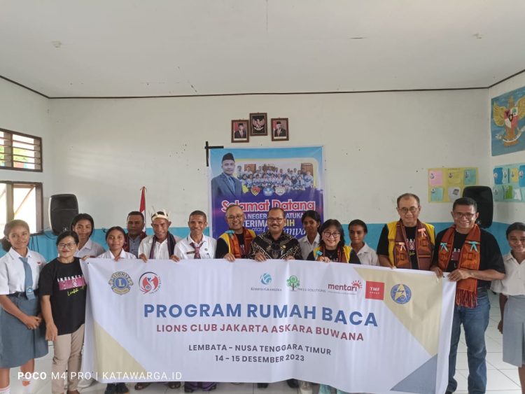 Lembata Zona Merah Literasi, Lions Club Salurkan Buku Pelajaran dan Perangkat Komputer Gratis untuk Tiga Sekolah