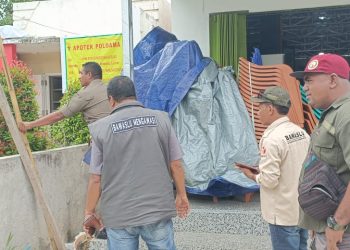 Bawaslu Lembata Pimpin Tim Tertibkan APK dan Bahan Kampanye di Kota Lewoleba