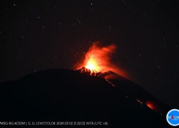 Setiap Hari Abu Vulkanik Gunung Ile Lewotolok Landa Desa Jontona, Ratusan Warga Terserang ISPA