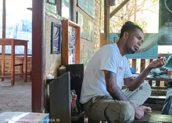 John Batafor Boyong Rocky Gerung Ke Lembata Jadi Relawan Taman Daun, Ada Kuliah Akal Sehat untuk Anggota DPRD