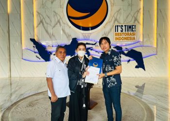 BREAKING NEWS-Jimmy Sunur Resmi Terima SK Calon Bupati dari Partai Nasdem