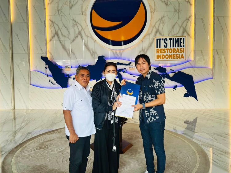 BREAKING NEWS-Jimmy Sunur Resmi Terima SK Calon Bupati dari Partai Nasdem