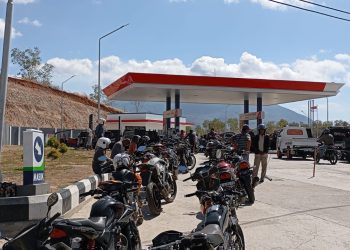 Pertalite di SPBU Ile Ape Cepat Habis Karena Para Pelangsir Mendominasi Pengisian