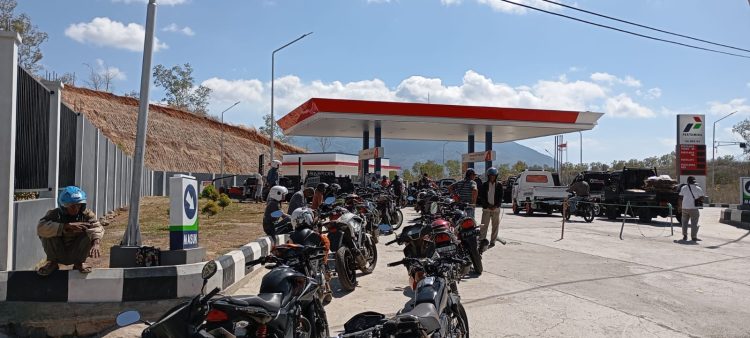 Pertalite di SPBU Ile Ape Cepat Habis Karena Para Pelangsir Mendominasi Pengisian