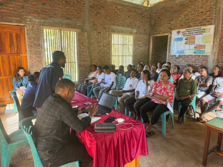 Mahasiswa KKN FISIP Unwira Kupang dan PPK Nagawutung Gelar Sosialisasi Pendidikan Pemilih di Tewaowutung