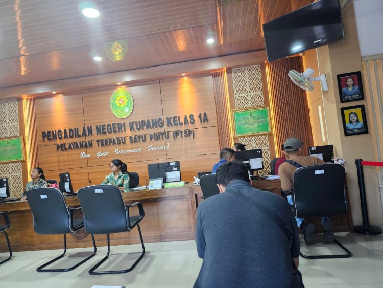 Lima Tersangka Korupsi Dibawa Ke Kupang, Disidangkan di Pengadilan Tipikor