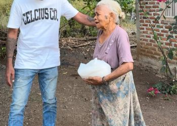 John Batafor : Pagi Dilantik Jadi Anggota DPRD, Siang Bagi Sembako Ke Masyarakat