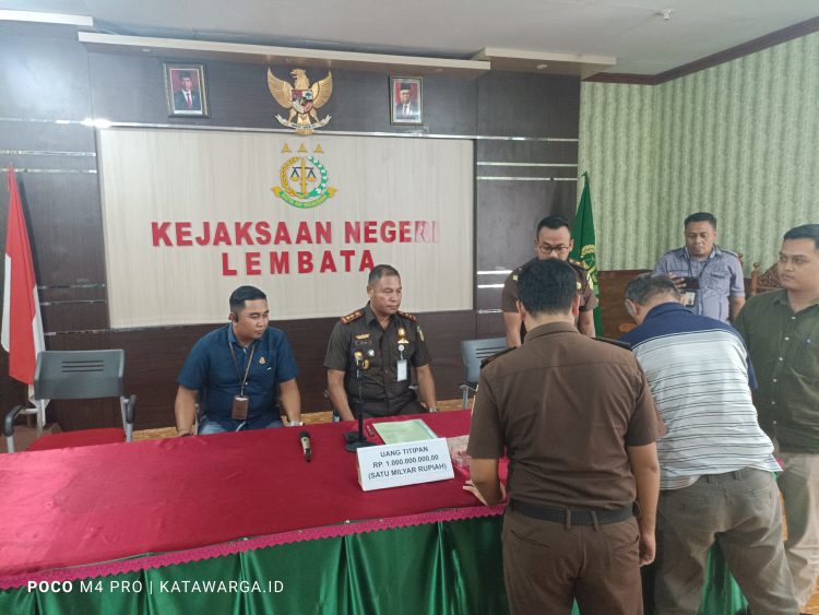 Kejari Lembata Limpahkan Lima Tersangka Dugaan Korupsi Ke Pengadilan Tipikor Kupang
