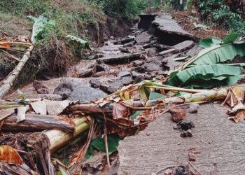 Hujan Deras Picu Banjir, Akses Jalan 2 Desa di Atadei Putus Total