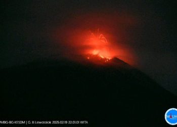 BREAKING NEWS-Malam ini Gunung Ile Lewotolok di Lembata Kembali Erupsi