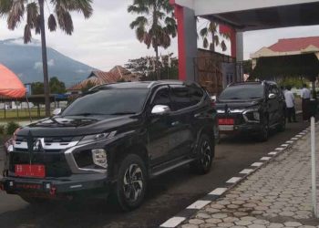 WOW! Bupati dan Wakil Bupati Lembata yang Baru Dilantik Dapat Mobil Pajero Baru, Menyala Kaka!!