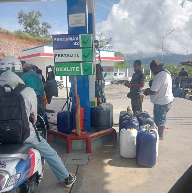 Pengecer di Lembata Gunakan Barcode Orang Lain untuk Beli BBM Subsidi dan Menjualnya Kembali dengan Harga Tinggi