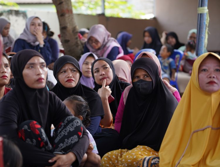 Srikandi PLN UIP Nusra dan RS Siloam Gelar Baksos Kesehatan dan Salurkan Bingkisan Ramadhan 2025 di Kampung Nelayan Gatep