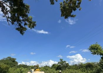 Penuhi Kebutuhan Warga Sekitar PLTU Timor 1, PLN Bangun Jalan Menuju Lokasi Wisata Pantai Air Cina