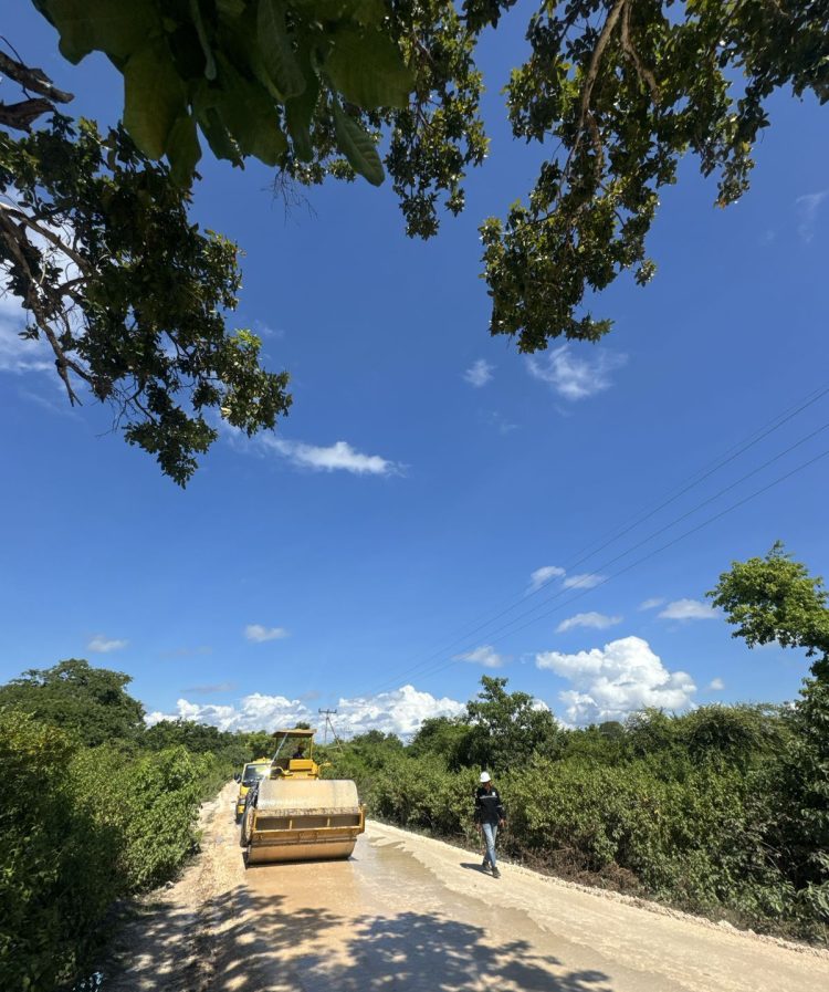 Penuhi Kebutuhan Warga Sekitar PLTU Timor 1, PLN Bangun Jalan Menuju Lokasi Wisata Pantai Air Cina
