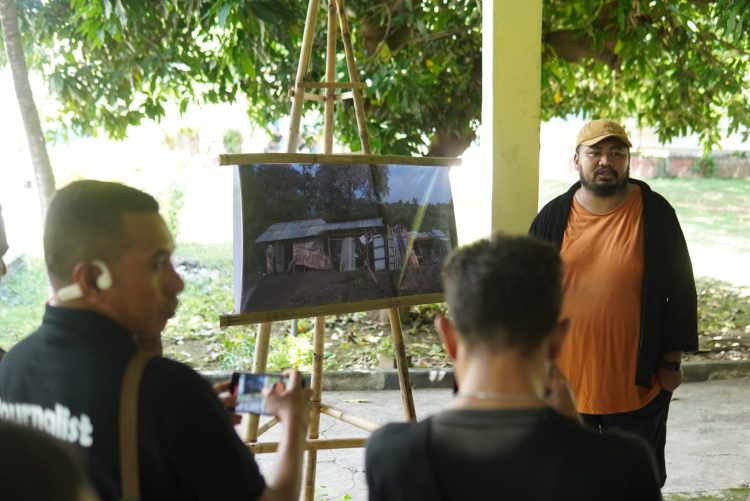 Puluhan Jurnalis di Sikka Kunjungi Pameran Maumerelogia 5