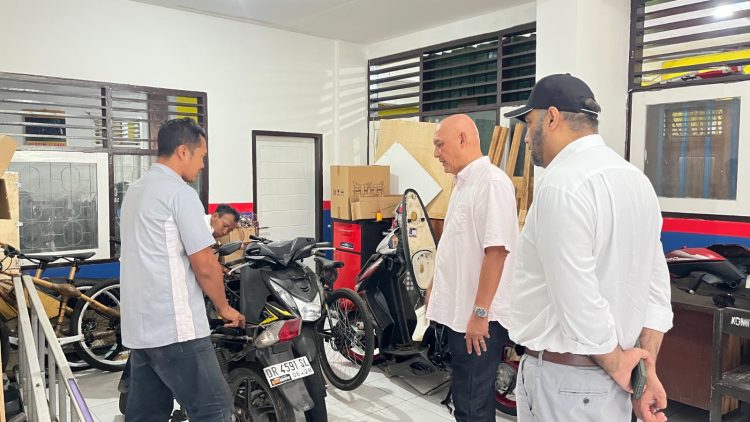 Sheffield Education Group Australia Lirik Bengkel Konversi Kendaraan Listrik SMKN 3 Mataram