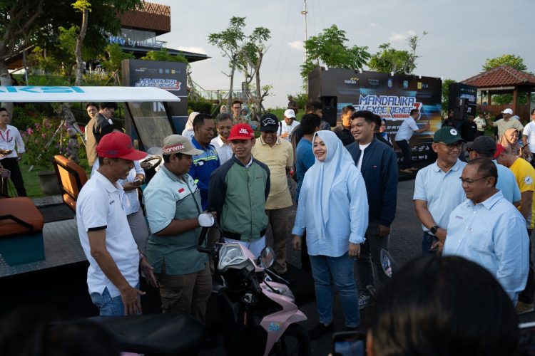 SMKN 3 Mataram Pamer Produk Konversi di Ajang EV Experience Chapter 3 2025