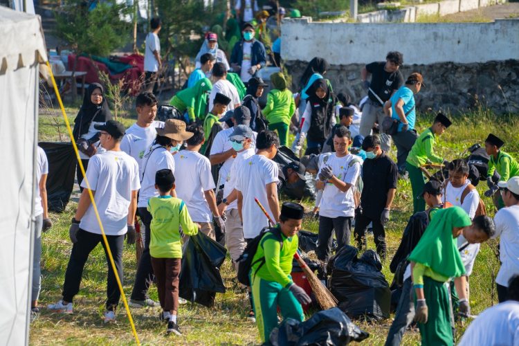 Sambut Hari Lingkungan Hidup Sedunia, PLN UIP Nusra Gelar Bersih Pantai Loang Baloq sebagai Rangkaian Kampanye Zero Waste Warriors