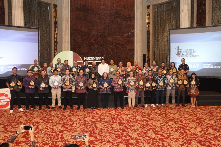 PLN UIP Nusra Raih Penghargaan Nusantara CSR Awards 2025 untuk Program Air Bersih dan Sanitasi di Desa Lungar