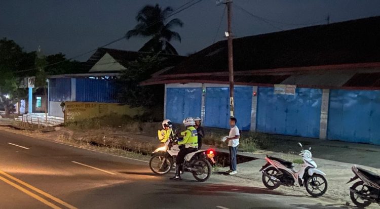 Patroli Malam Satlantas Lembata Sikat Pelanggar, Puluhan Motor Disita, Lampu Mati Jadi Sasaran
