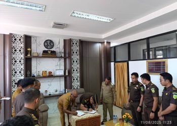 Pemda Lembata dan Kejari Tekan MoU Penanganan Hukum Perdata dan TUN