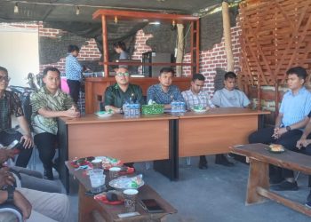 Ngopi Bareng Wartawan, Jaksa Raden Ari Siap Buru Pelaku Pidana di Lembata