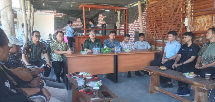 Ngopi Bareng Wartawan, Jaksa Raden Ari Siap Buru Pelaku Pidana di Lembata