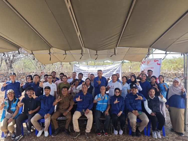 PLN UIP Nusra Dorong Kesejahteraan Nelayan Tablolong Lewat Program TJSL Electrifying Marine