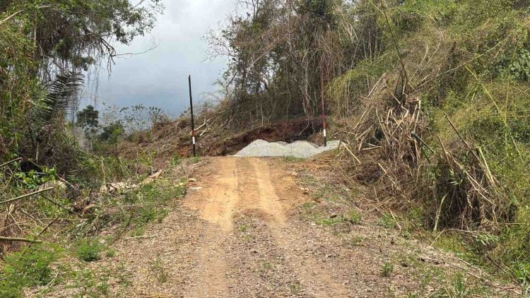 Titik Kritis Jalan Bolibean-Loang Mulai Dikerjakan, Bupati Kanis: Infrastruktur Baik, Ekonomi Rakyat Meningkat