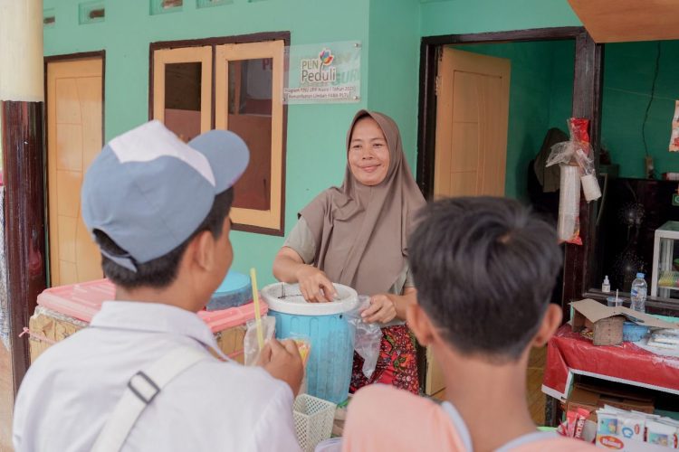 Kantin Sekolah dari Batako FABA, Hadir di SMKN 2 Lembar Lewat TJSL PLN