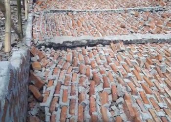 BREAKING NEWS-Dinding SDN Waipei Ambruk Sebelum Jadi, Coran Rapuh Tanpa Kerikil, Proyek Rp325 Juta Diduga Asal-Asalan