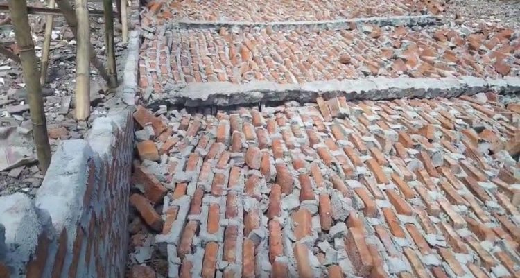 BREAKING NEWS-Dinding SDN Waipei Ambruk Sebelum Jadi, Coran Rapuh Tanpa Kerikil, Proyek Rp325 Juta Diduga Asal-Asalan