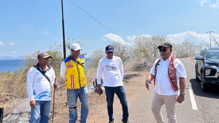 Pemkab Lembata dan Balai Jalan Nasional Bersihkan Ruas Jalan Waijarang–Wulandoni